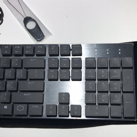 Cooler Master SK650 Mechanical Keyboard with Cherry MX Low Profile - Picture 5 of 8